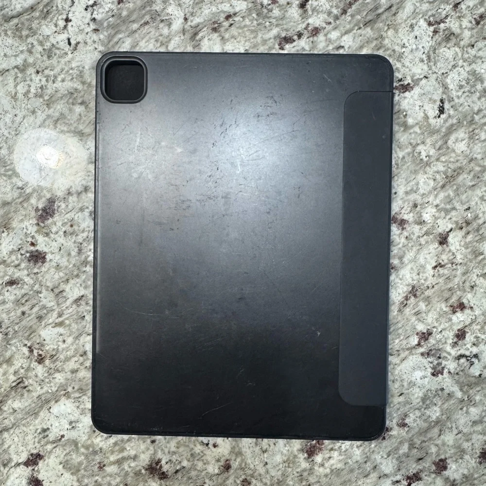 Black iPad Pro 6th Gen Folio Case